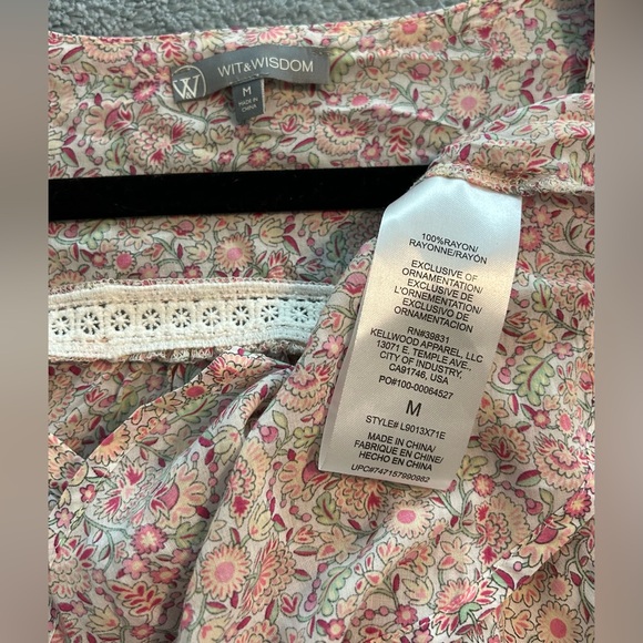 Wit & Wisdom floral blouson button from top with crochet detail- M - Picture 4 of 4